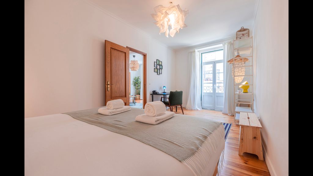 Central 2BR near Tram 28 by LovelyStay