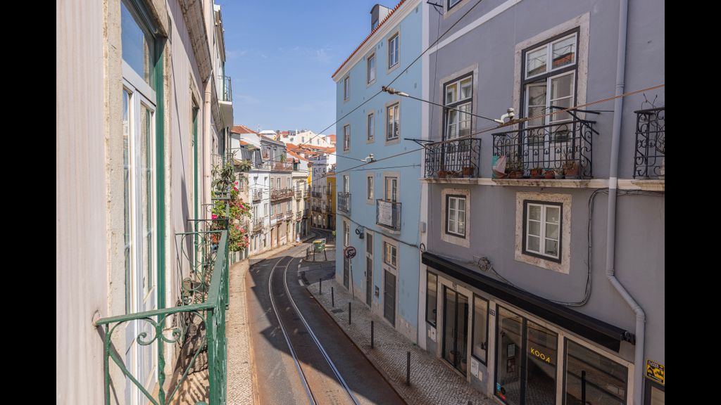 Central 2BR near Tram 28 by LovelyStay