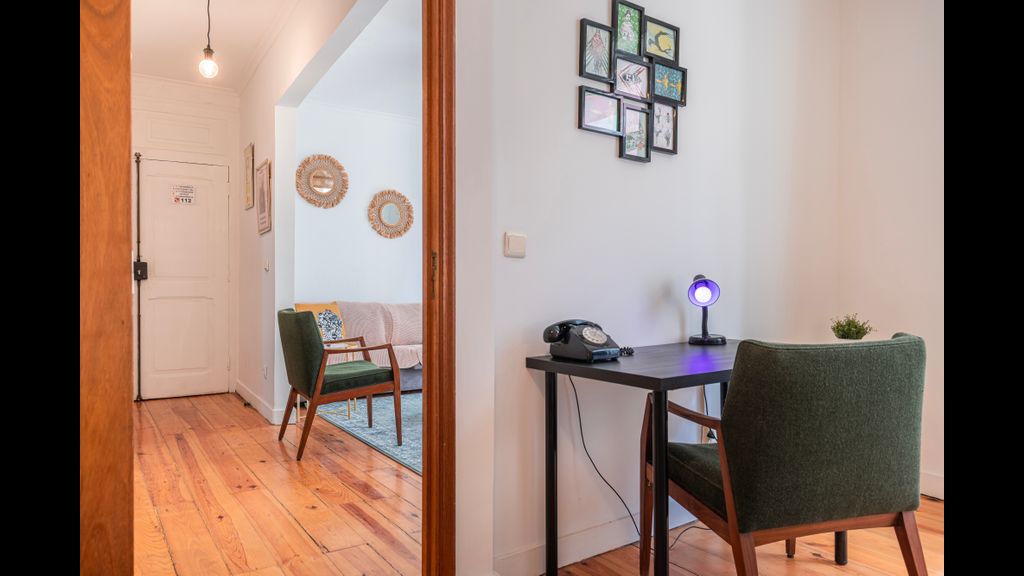 Central 2BR near Tram 28 by LovelyStay