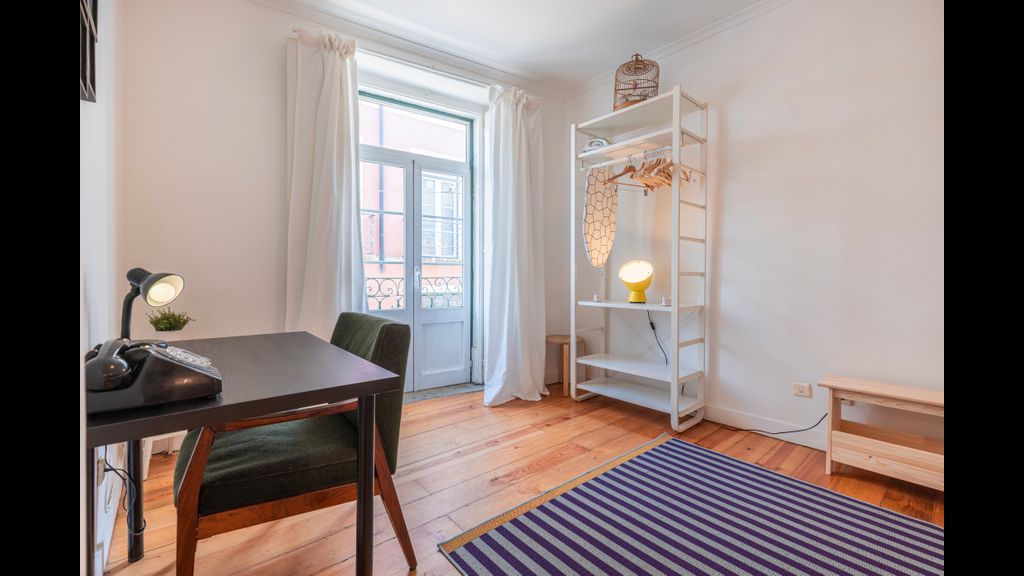 Central 2BR near Tram 28 by LovelyStay
