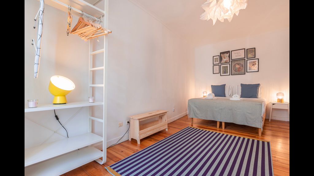 Central 2BR near Tram 28 by LovelyStay