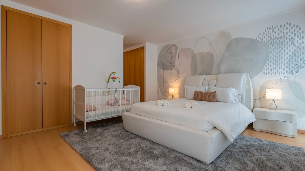 Charm 3BDR Apartment W/Balcony by LovelyStay