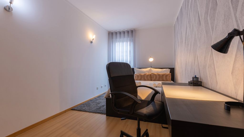 Charm 3BDR Apartment W/Balcony by LovelyStay