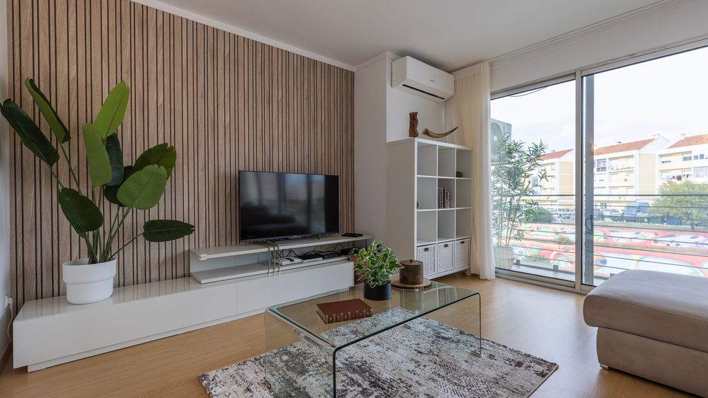 Charm 3BDR Apartment W/Balcony by LovelyStay