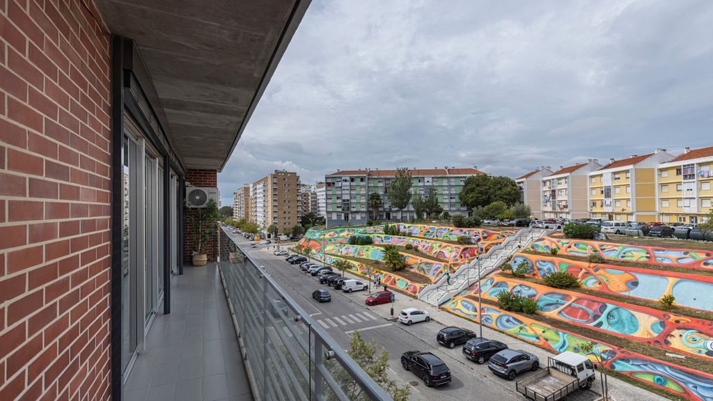 Charm 3BDR Apartment W/Balcony by LovelyStay