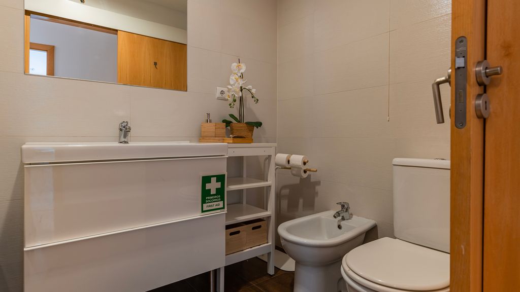 Charm 3BDR Apartment W/Balcony by LovelyStay