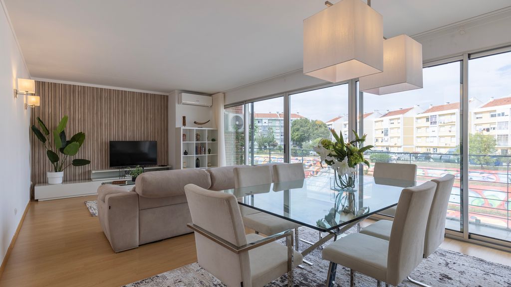 Charm 3BDR Apartment W/Balcony by LovelyStay