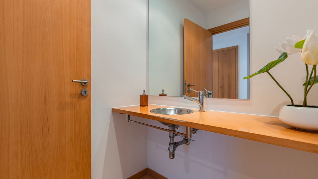 Charm 3BDR Apartment W/Balcony by LovelyStay