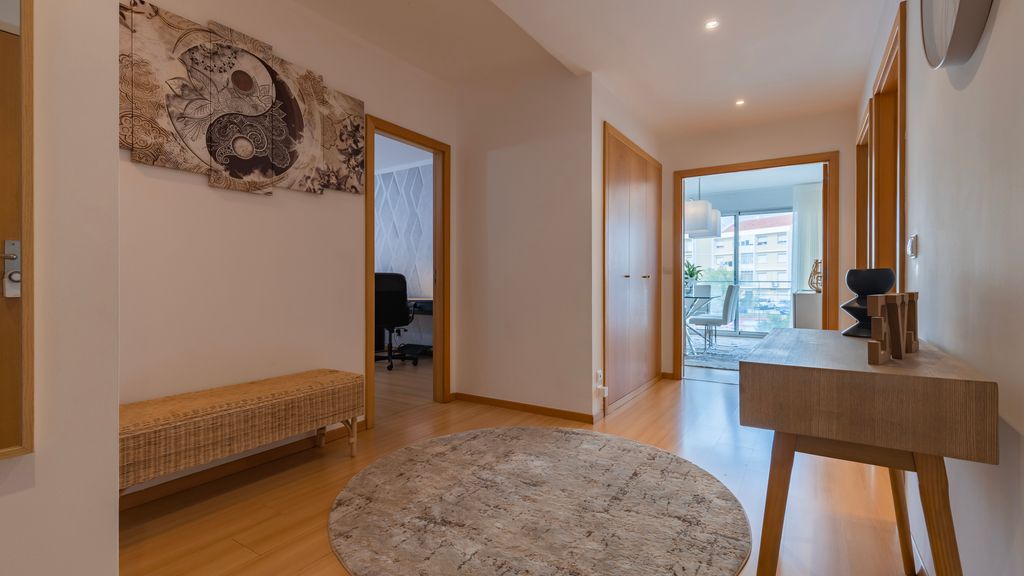 Charm 3BDR Apartment W/Balcony by LovelyStay