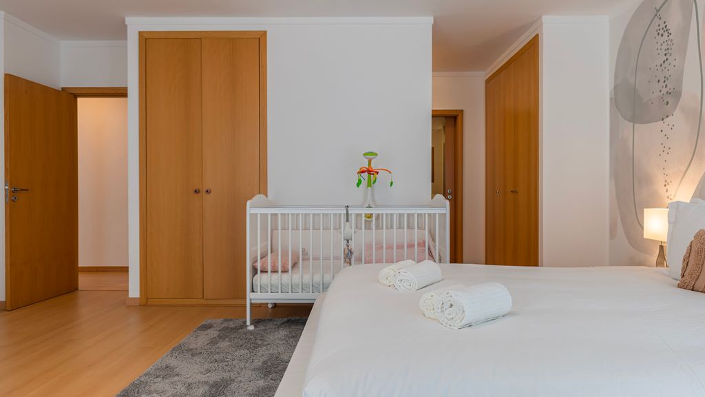 Charm 3BDR Apartment W/Balcony by LovelyStay