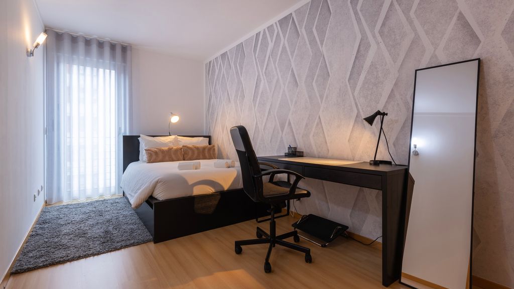 Charm 3BDR Apartment W/Balcony by LovelyStay