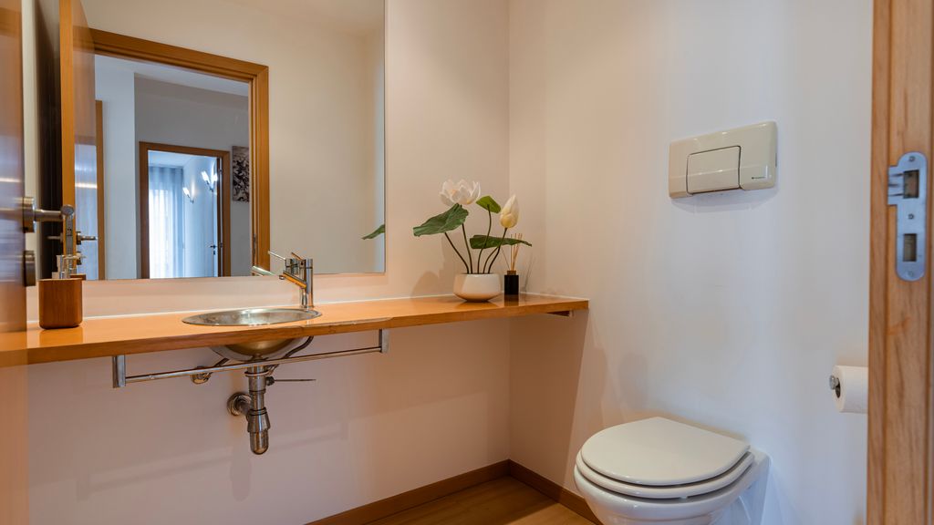 Charm 3BDR Apartment W/Balcony by LovelyStay