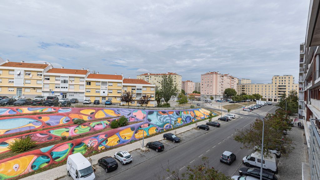 Charm 3BDR Apartment W/Balcony by LovelyStay