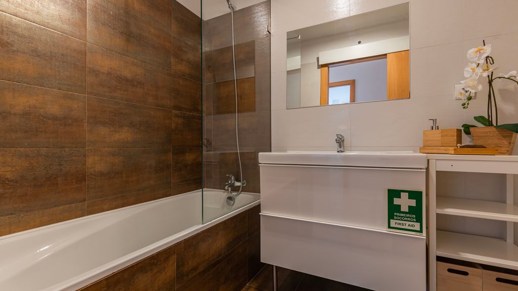 Charm 3BDR Apartment W/Balcony by LovelyStay