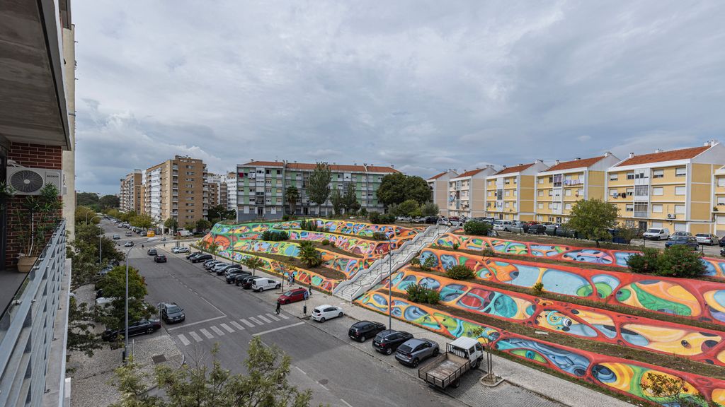 Charm 3BDR Apartment W/Balcony by LovelyStay