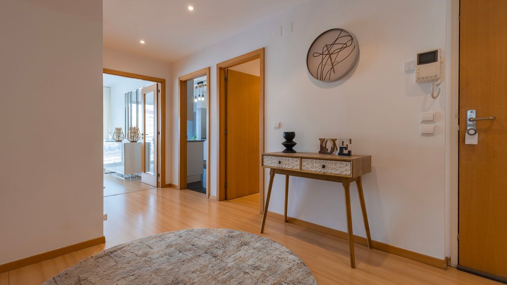 Charm 3BDR Apartment W/Balcony by LovelyStay