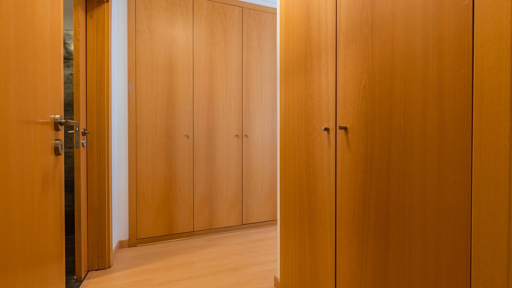 Charm 3BDR Apartment W/Balcony by LovelyStay