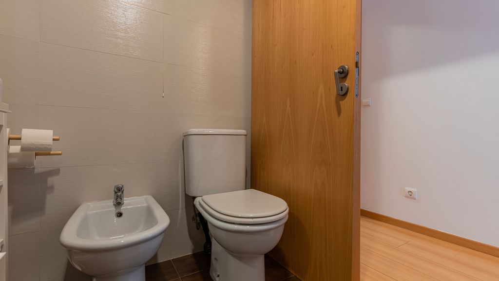 Charm 3BDR Apartment W/Balcony by LovelyStay
