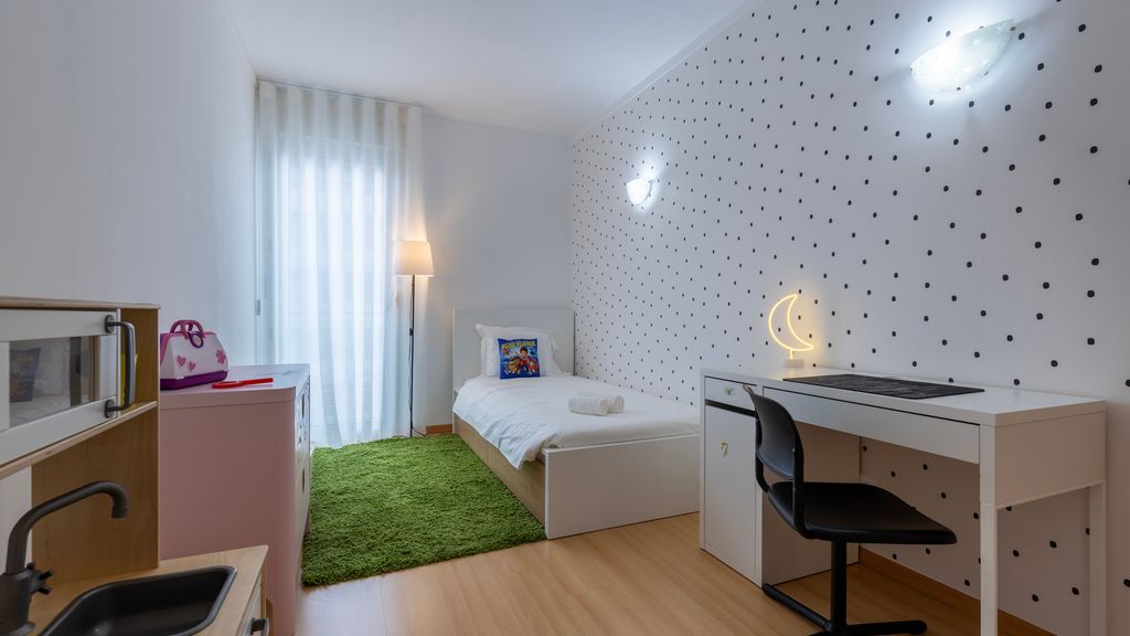 Charm 3BDR Apartment W/Balcony by LovelyStay