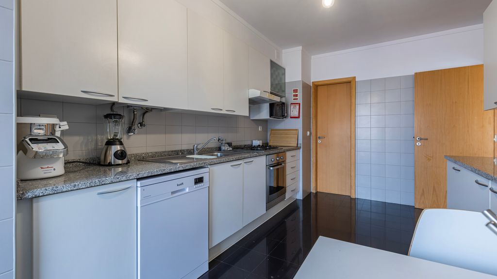 Charm 3BDR Apartment W/Balcony by LovelyStay