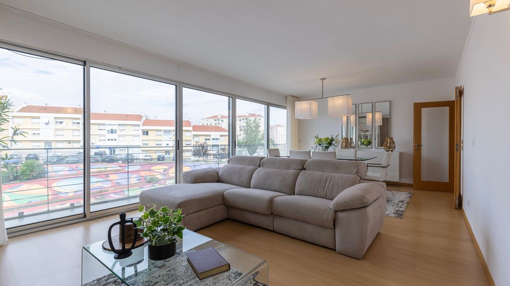 Charm 3BDR Apartment W/Balcony by LovelyStay