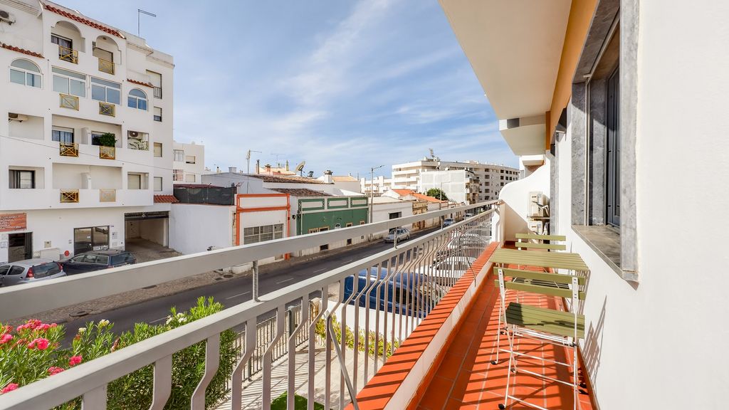 Loulé Sunny Retreat 2 by LovelyStay