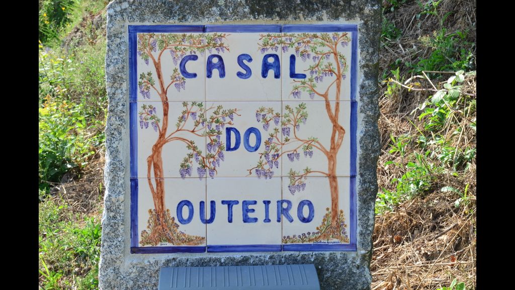 Casal do Outeiro by LovelyStay