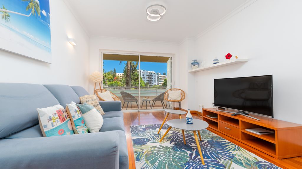 Aidan Apartment by LovelyStay