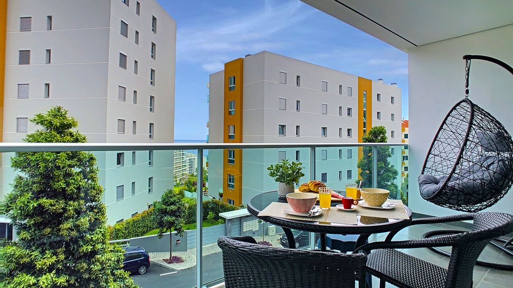 Alameda Apartment by LovelyStay