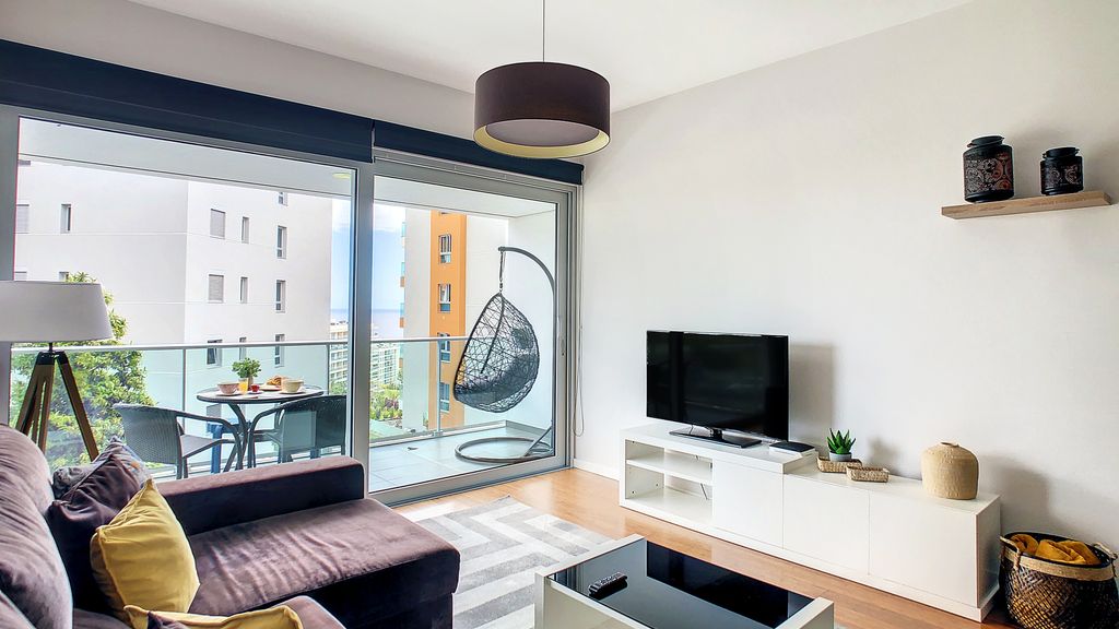 Alameda Apartment by LovelyStay