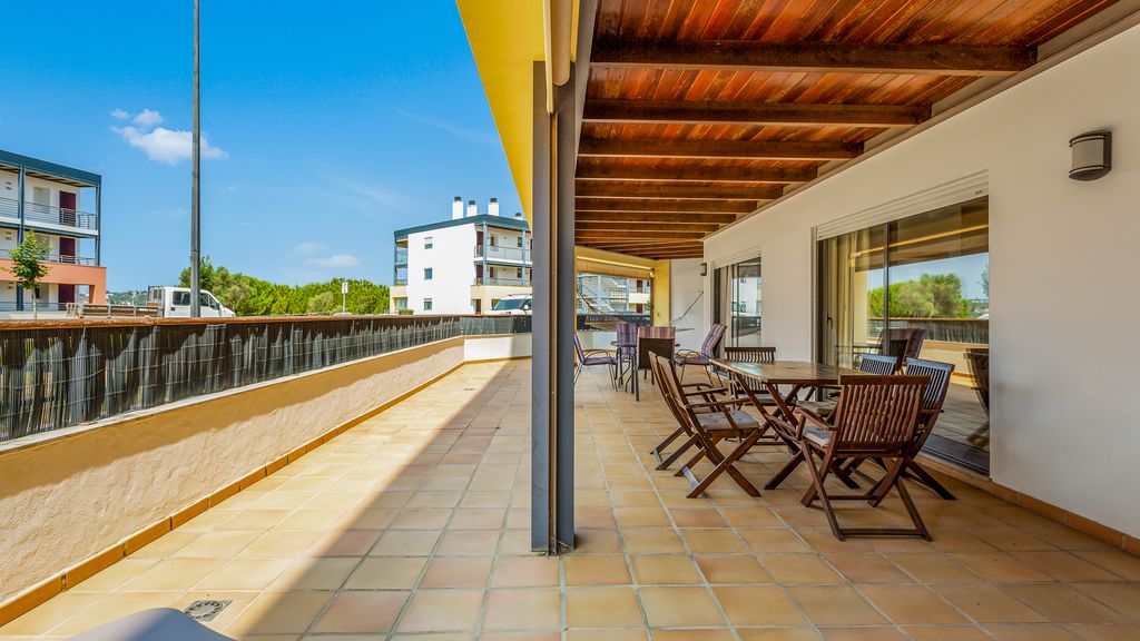 Wonderful Flat W/ Big Patio by LovelyStay