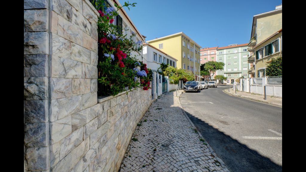 Comfortable Town House in Quiet Area by LovelyStay