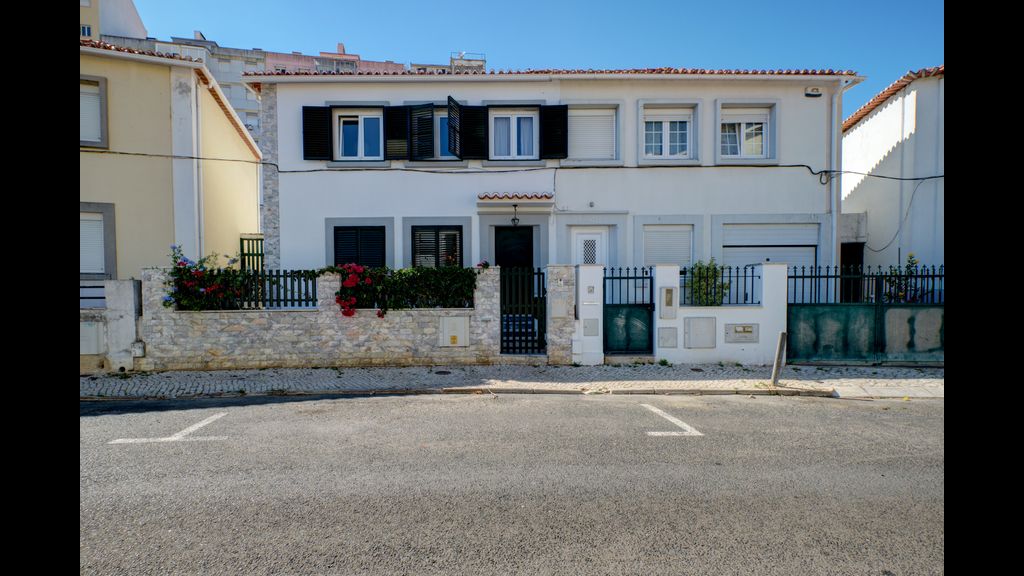 Comfortable Town House in Quiet Area by LovelyStay