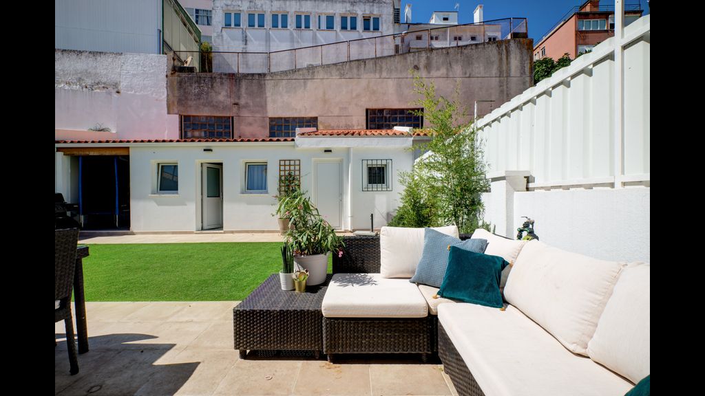 Comfortable Town House in Quiet Area by LovelyStay