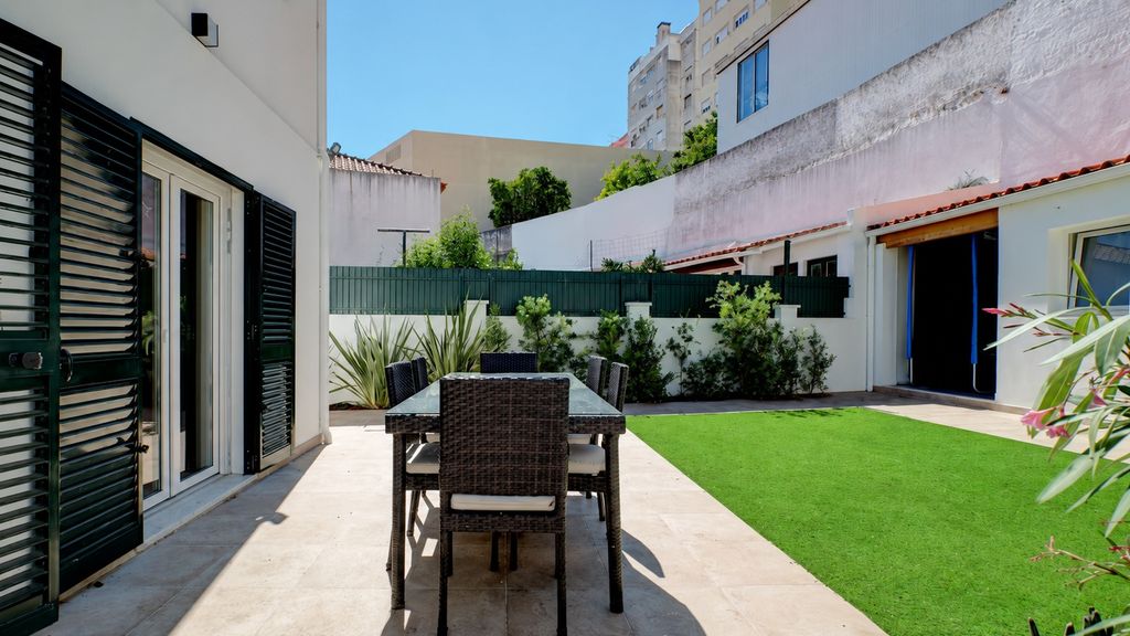 Comfortable Town House in Quiet Area by LovelyStay