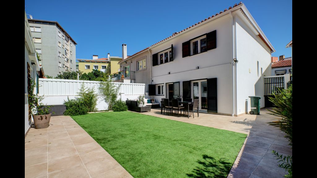 Comfortable Town House in Quiet Area by LovelyStay