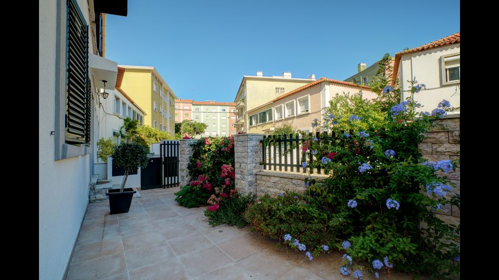 Comfortable Town House in Quiet Area by LovelyStay