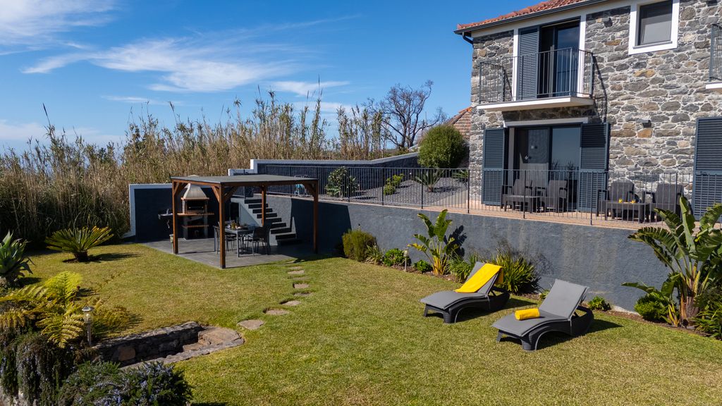 Casa da Felicidade by LovelyStay