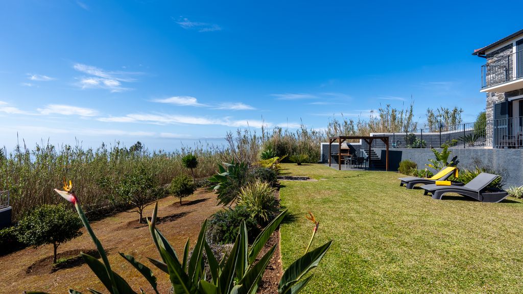 Casa da Felicidade by LovelyStay