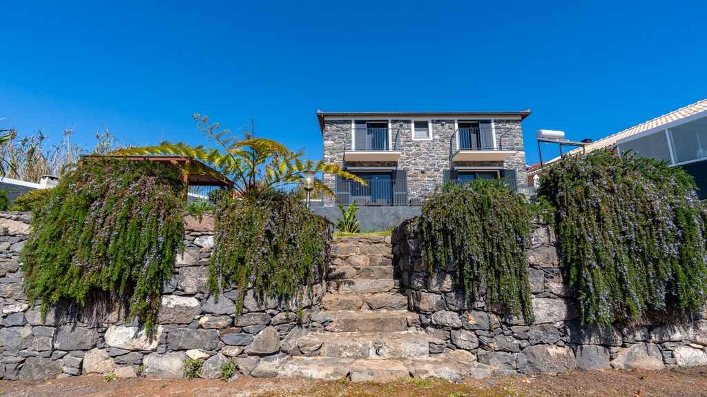 Casa da Felicidade by LovelyStay