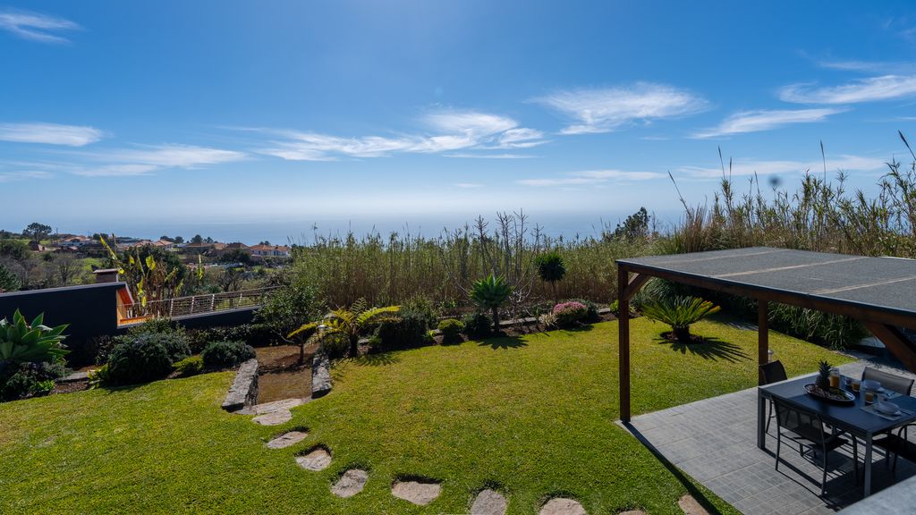 Casa da Felicidade by LovelyStay