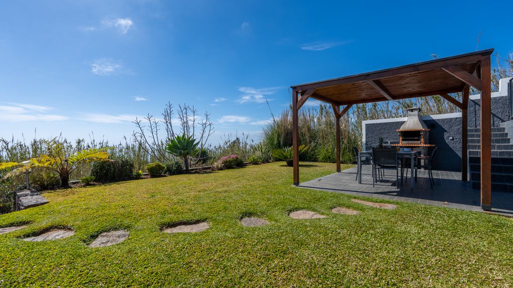 Casa da Felicidade by LovelyStay