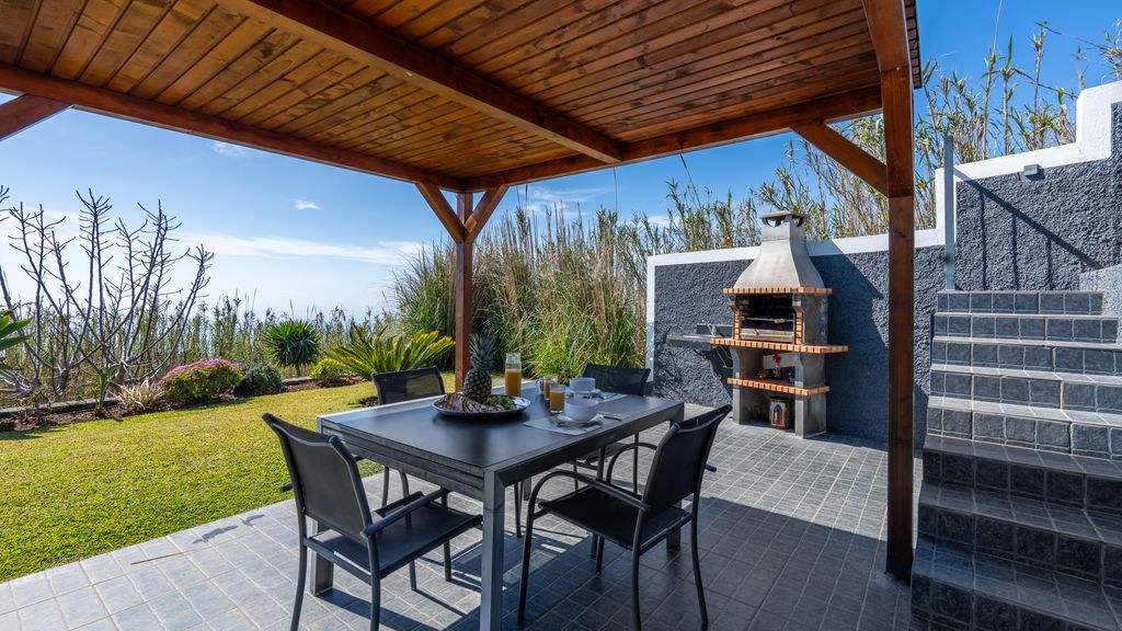 Casa da Felicidade by LovelyStay