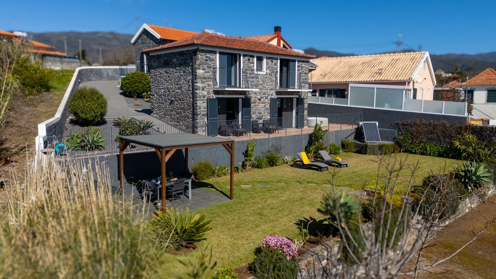 Casa da Felicidade by LovelyStay