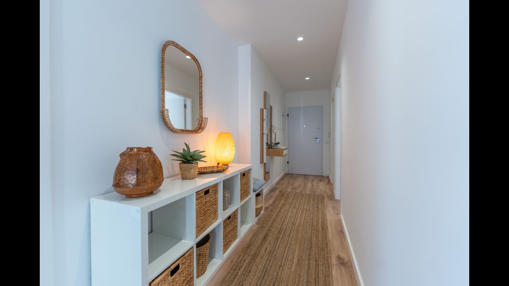Stunning 3 BDR Flat W/ Rooftop Pool by LovelyStay