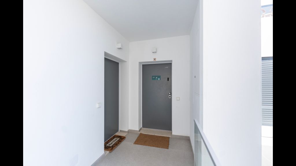 Stunning 3 BDR Flat W/ Rooftop Pool by LovelyStay