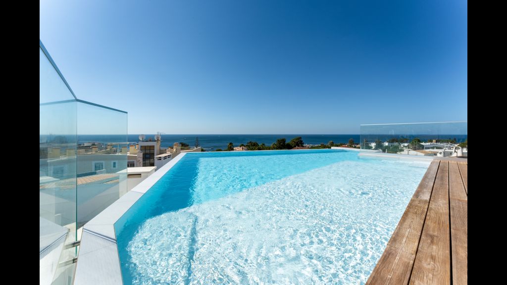 Stunning 3 BDR Flat W/ Rooftop Pool by LovelyStay