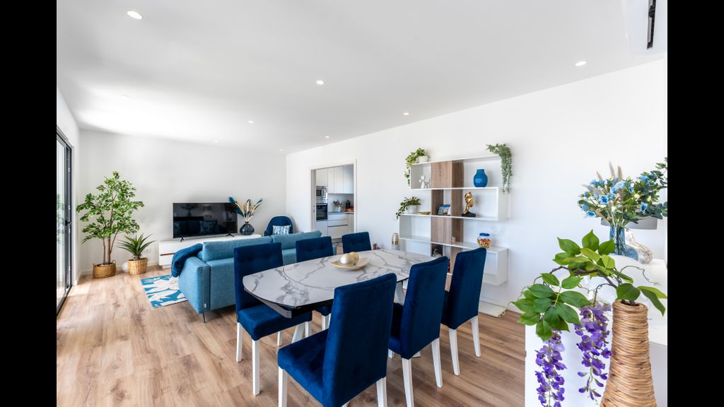 Stunning 3 BDR Flat W/ Rooftop Pool by LovelyStay