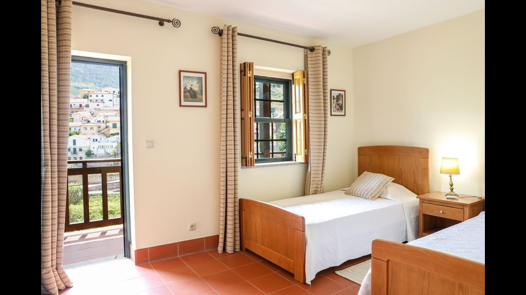 Casa de São Bernardo by LovelyStay