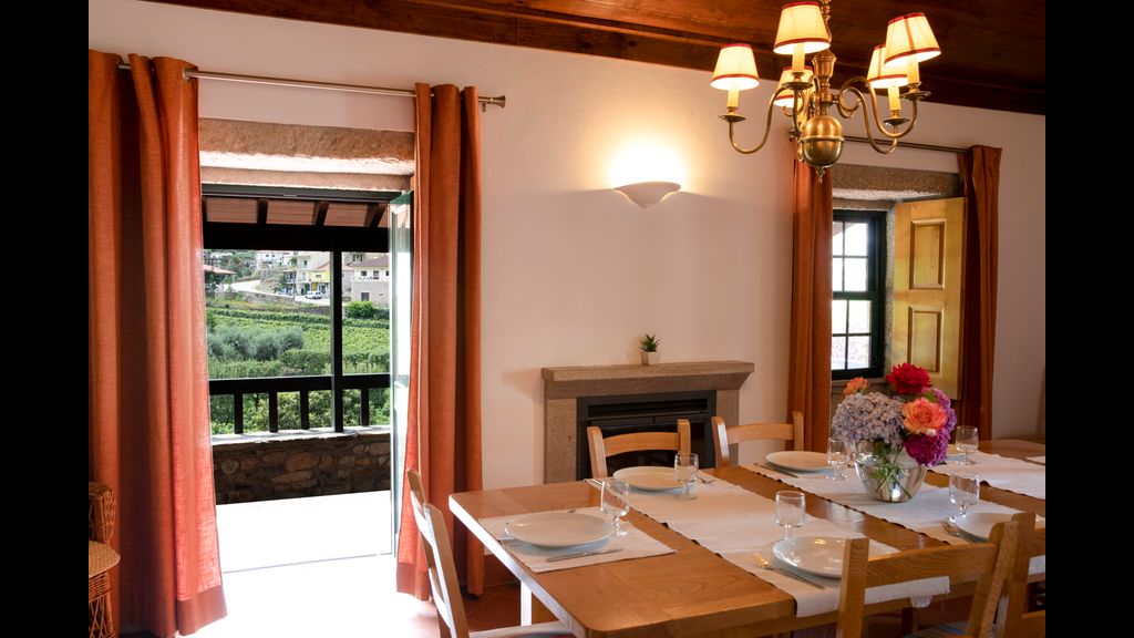 Fonte do Pepes by LovelyStay